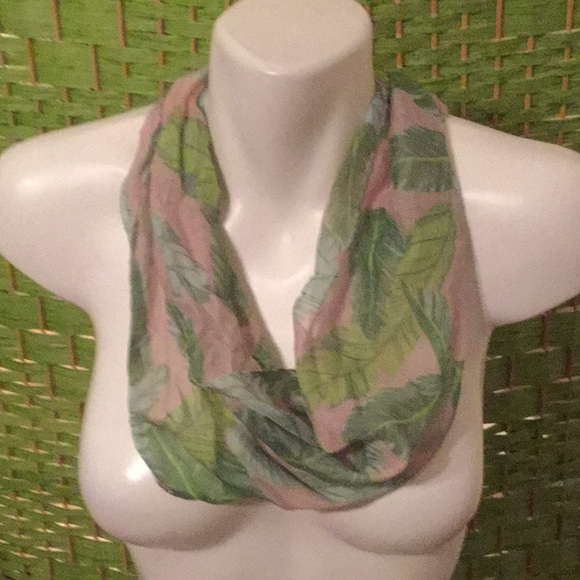 🌴NWT Terrific Tropical Fun Scarf Brand New Tags🌴 - Picture 3 of 4